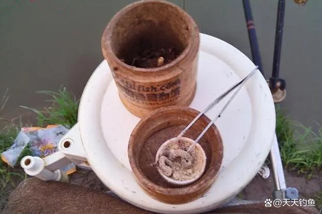 春季野钓鲫鱼，这种方法鱼越钓越多，钓法靠谱事半功倍