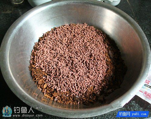 海竿冬钓鲫鱼的爆炸饵与窝米的制作