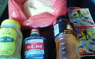 <b>自制野钓鲫鱼维生素酒米窝料配方</b>