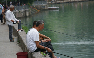 详谈提高中老年钓鱼技巧