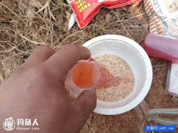 钓鱼小药的应用与鱼饵味型的搭配技巧