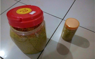钓友分享自制牛B鲫窝料过程